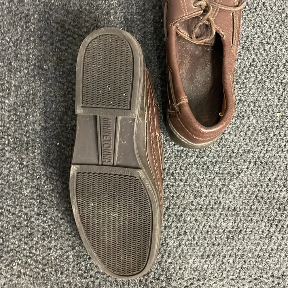 Minnetonka Mens Brown Loafers Boat Shoes Size 9.5 Leather Classic Traditional